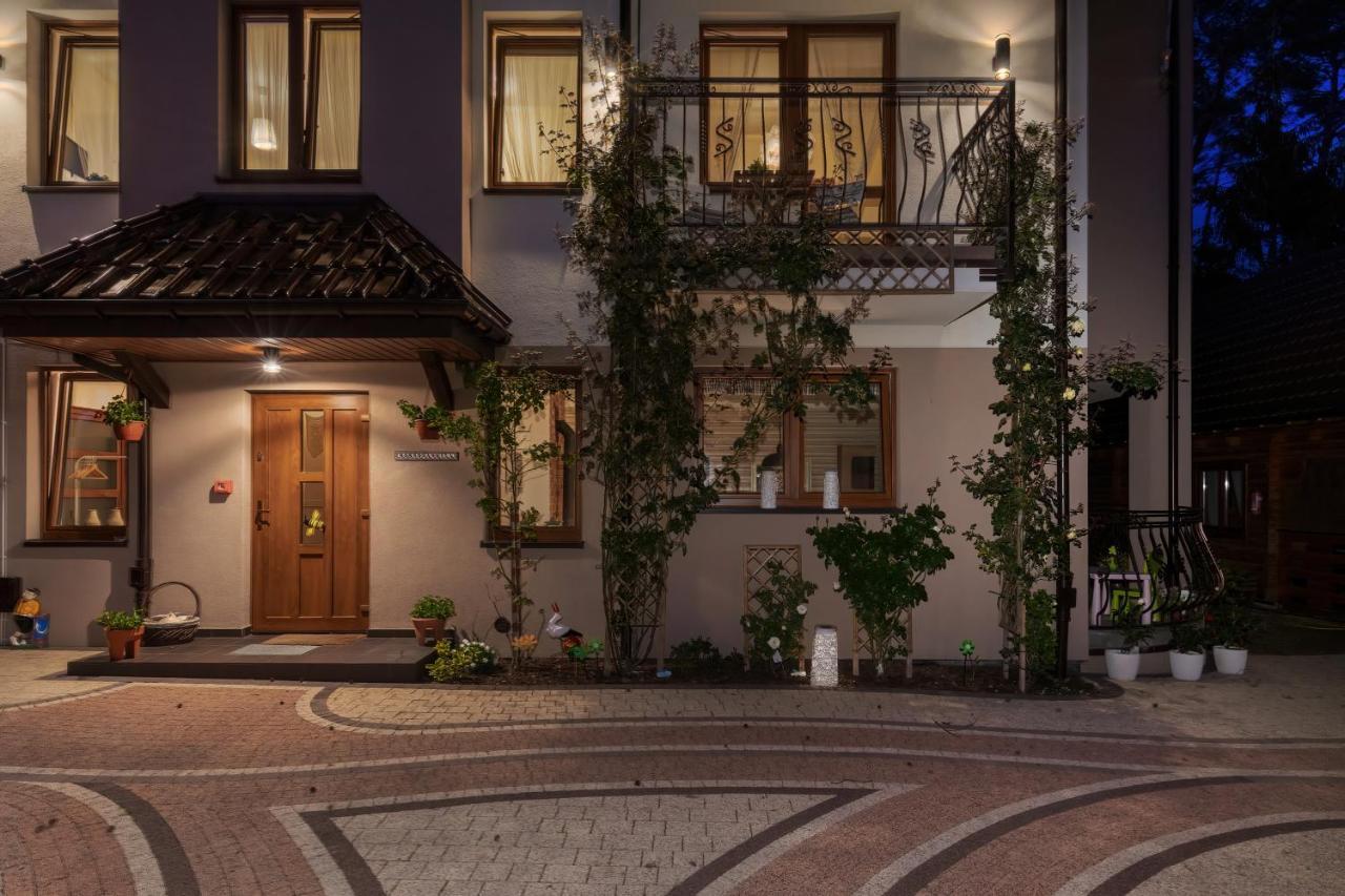 Veranda Domy I Apartament โปเบียโรโว ภายนอก รูปภาพ