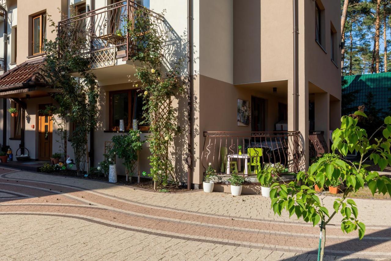 Veranda Domy I Apartament โปเบียโรโว ภายนอก รูปภาพ
