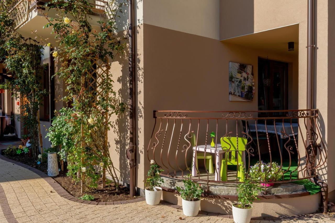 Veranda Domy I Apartament โปเบียโรโว ภายนอก รูปภาพ